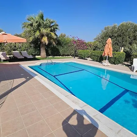 With Fabulous Barbeque House Вилла *