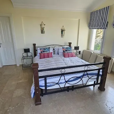 With Fabulous Barbeque House * 凯里尼亚