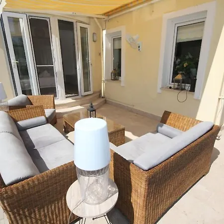 With Fabulous Barbeque House Вилла *