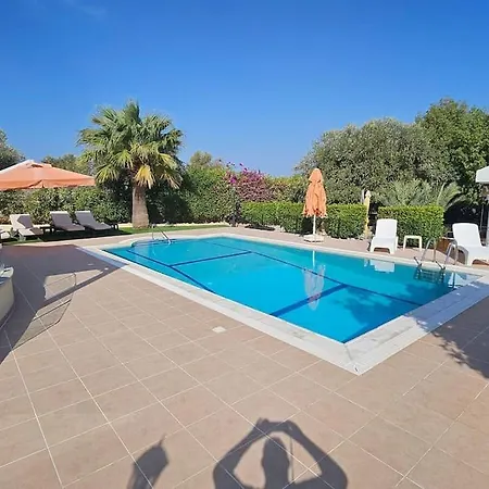 With Fabulous Barbeque House Вилла