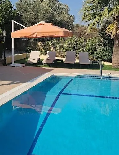 With Fabulous Barbeque House Villa Kyrenia (Northern Cyprus)