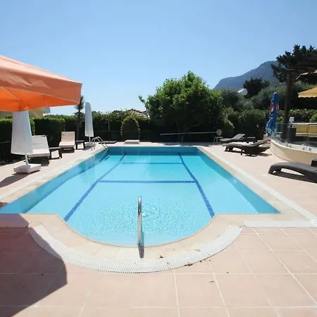 Villa With Fabulous Barbeque House Cirénia