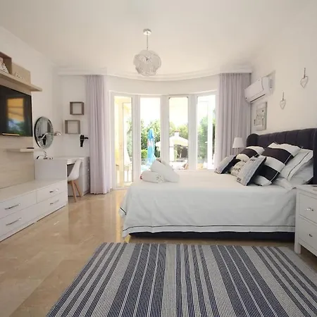 Villa With Fabulous Barbeque House